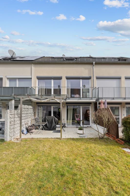 ERFOLGREICH VERMITTELT - Modernes Reihenmittelhaus mit Garten in Stuttgart-Stammheim