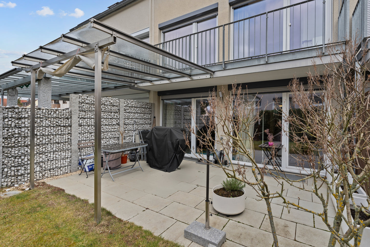 ERFOLGREICH VERMITTELT - Modernes Reihenmittelhaus mit Garten in Stuttgart-Stammheim