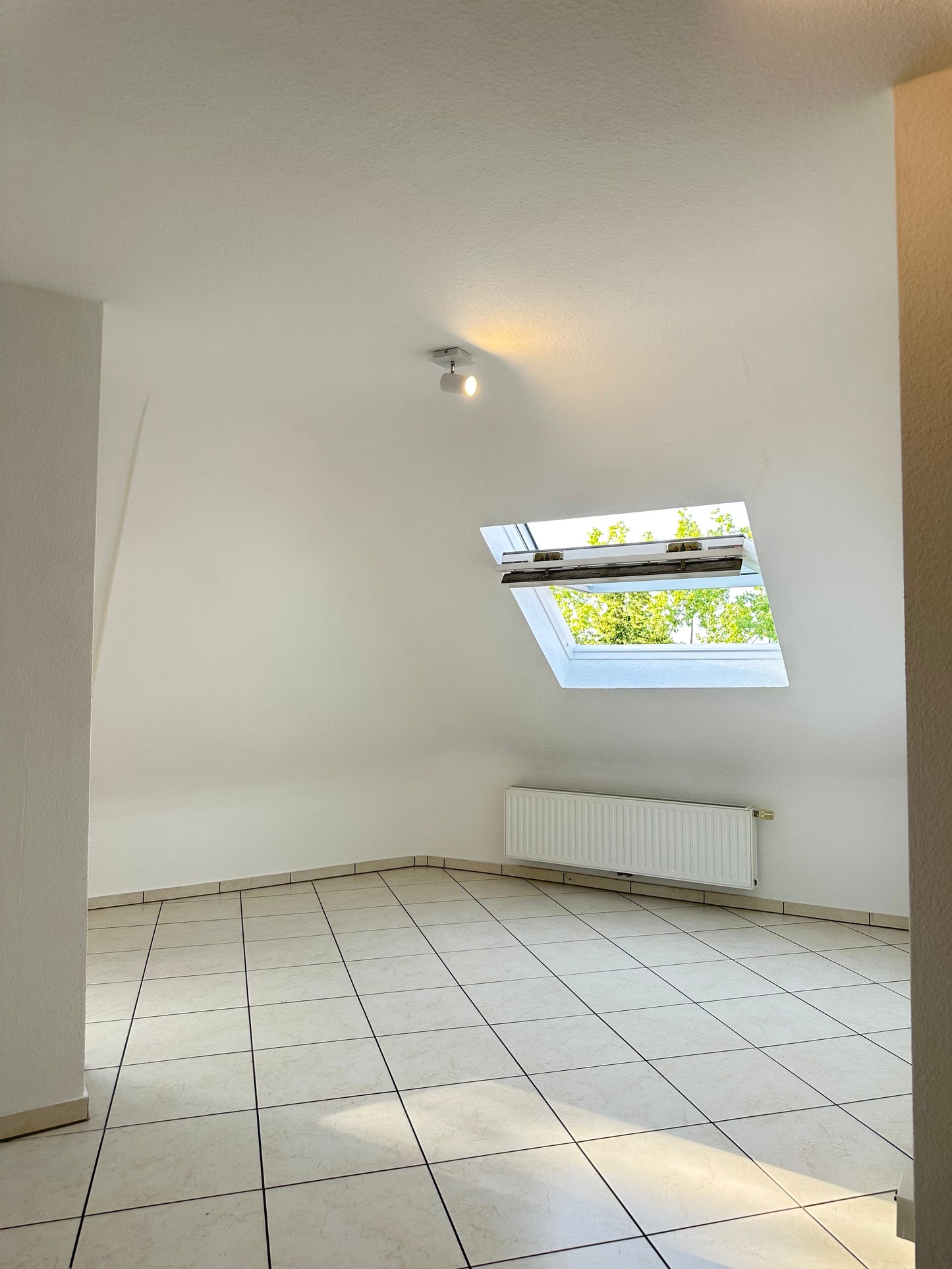 ERFOLGREICH VERMIETET - Dachgeschosswohnung mit Traumblick – Stuttgart-Ost